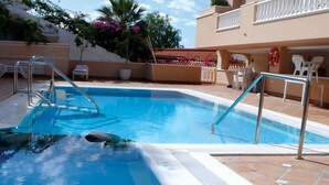 A swimming pool with a metal ladder and a lifebuoy. - APARTMENT WITH SEA VIEWS AND FANTASTIC SUNSHINE (Santiago del Teide)