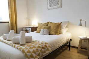 2 soverom, strykejern/-brett, reiseseng for barn og wi-fi (inkludert)