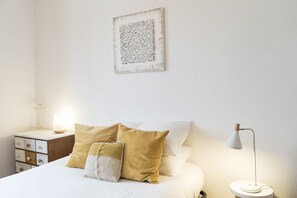 2 bedrooms, iron/ironing board, travel cot, free WiFi