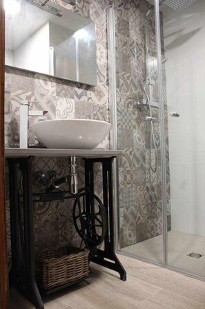 Hair dryer, towels