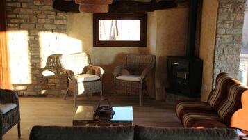 Televisie en een open haard