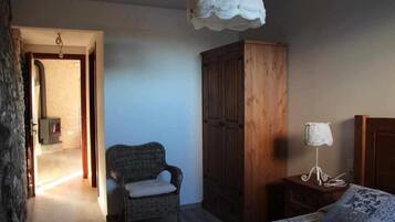 3 slaapkamers, een strijkplank/strijkijzer, reisbedje, gratis wifi