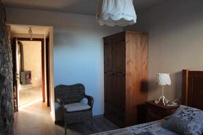 3 bedrooms, iron/ironing board, travel cot, free WiFi
