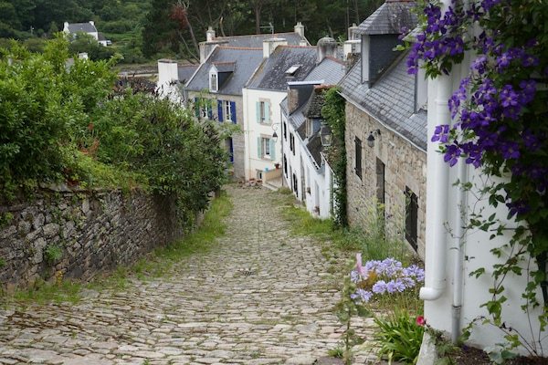 Pont Croix: medieval town 20 min away