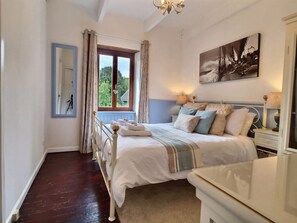 3 chambres, fer et planche à repasser, lit parapluie, Wi-Fi gratuit