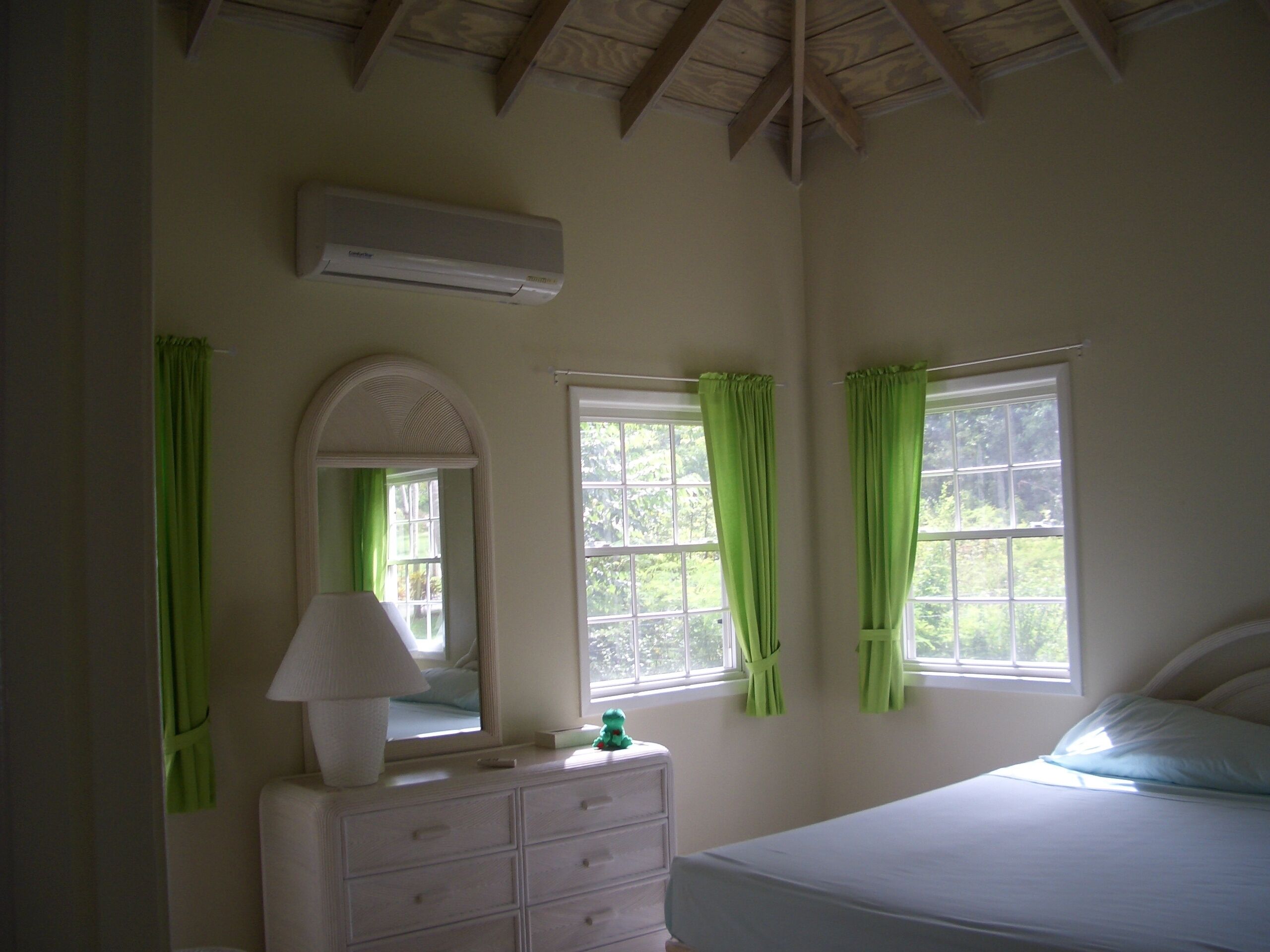 3 habitaciones, tabla de planchar con plancha y wifi gratis 