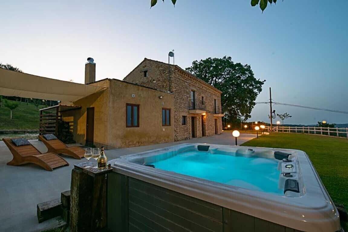 Napoleonic Intimacy Resort with tennis court 