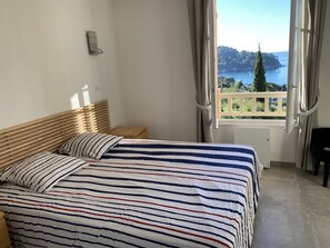 3 bedrooms, iron/ironing board, WiFi - HOUSE AIR CONDITIONED INTERNET PANORAMIC SEA VIEW BEACH 300M GARAGE (Rayol-Canadel-Sur-Mer)