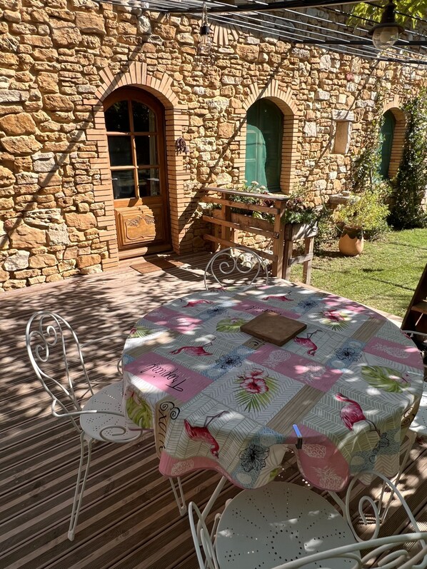 Outdoor dining