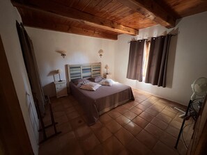 2 bedrooms, iron/ironing board, WiFi, bed sheets - For Nature Lovers ... (Saint-André-D'olérargues)