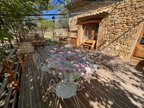 Outdoor dining - For Nature Lovers ... (Saint-André-D'olérargues)