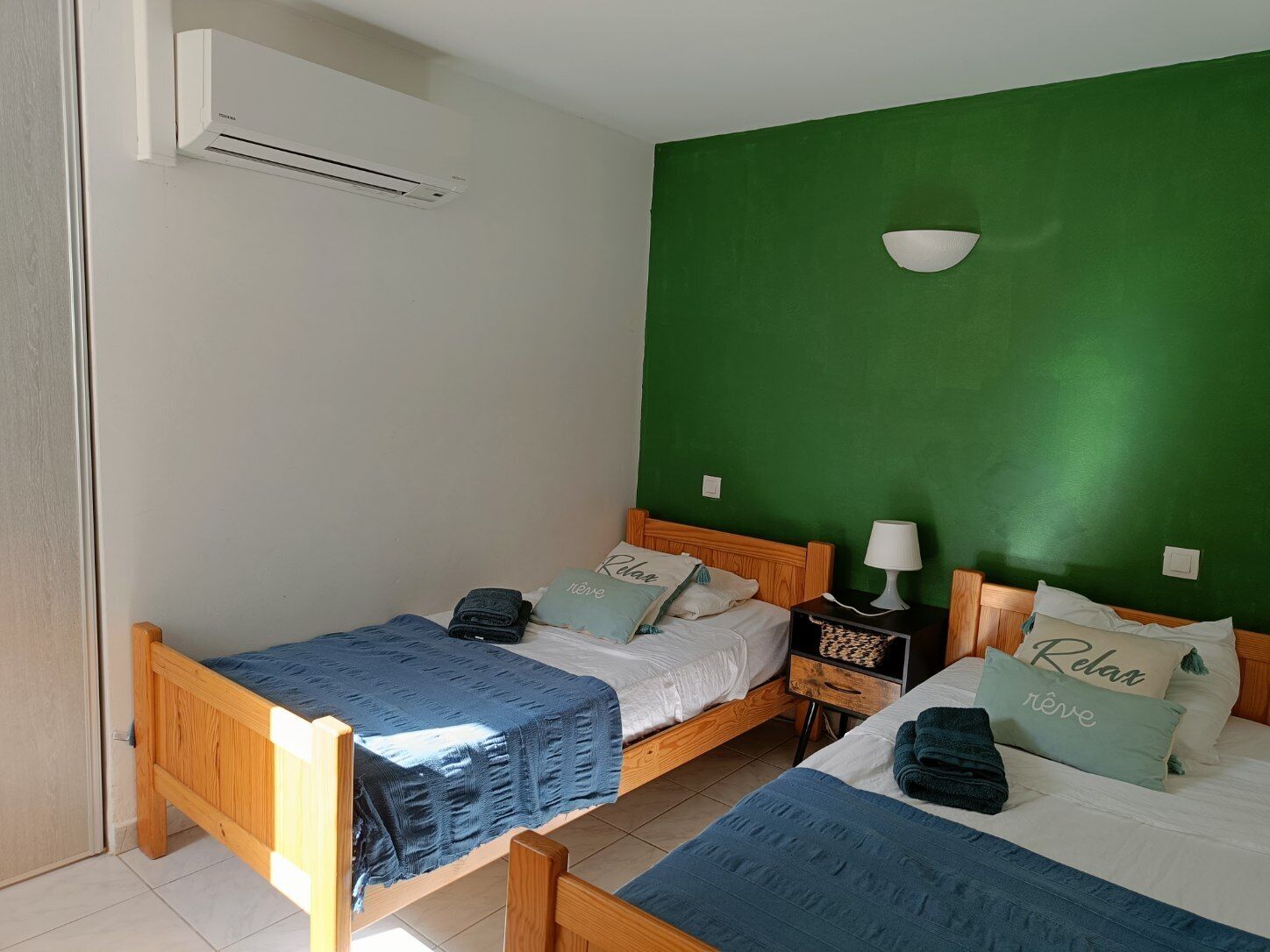 3 slaapkamers, een strijkplank/strijkijzer, gratis wifi