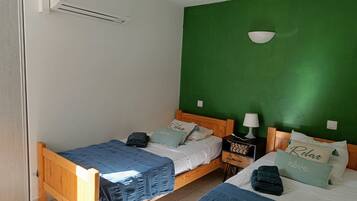 3 slaapkamers, een strijkplank/strijkijzer, gratis wifi