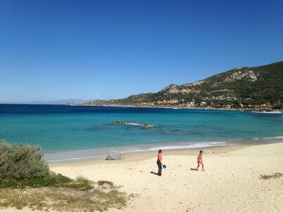 2 bedroom house for 4-6 people, beach 100m, WIFI internet, quiet