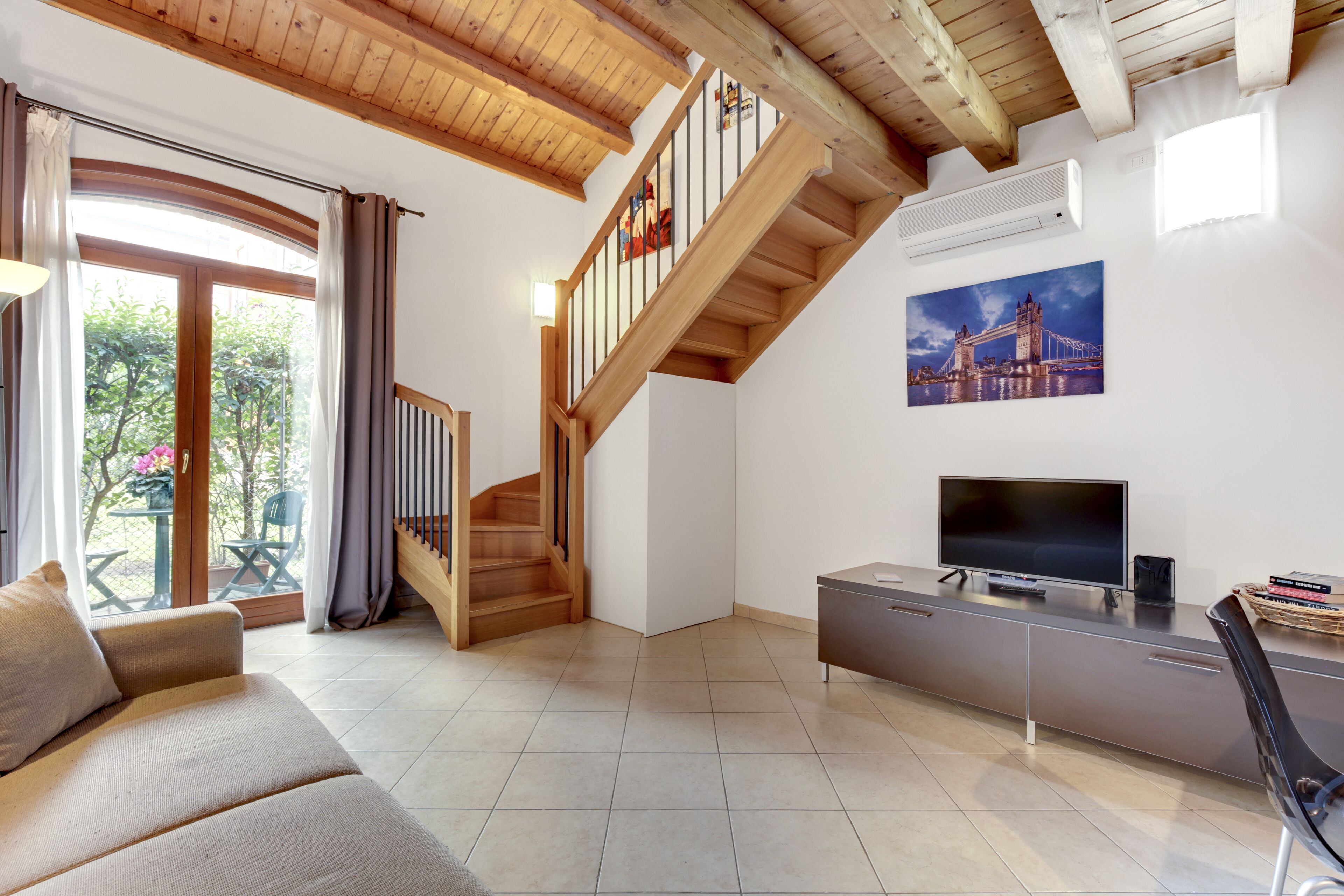 New apartment, air conditioning, Wi-Fi free, private outdoor