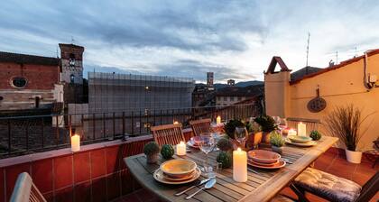 PENTHOUSE TERRASSE PANORAMIQUE à l'intérieur des murs de Lucques