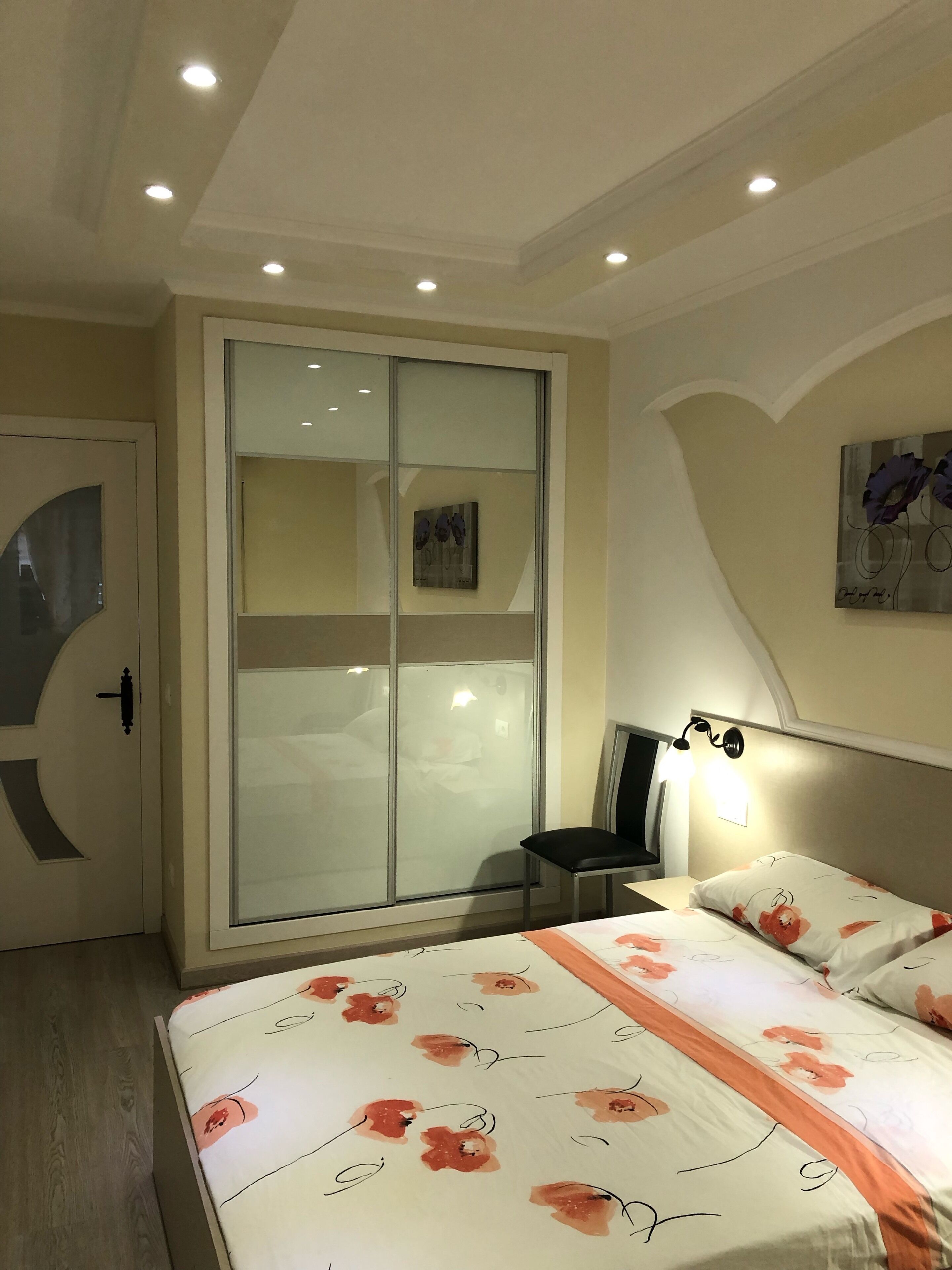 APARTMENT 2 MIN. DEL MAR, WITH PARKING AND POOL 