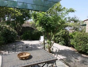 Outdoor dining - Bastidon in a private residence (Gordes)