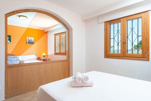 3 chambres, fer et planche à repasser, Wi-Fi gratuit, draps fournis
