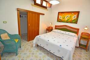 3 bedrooms, iron/ironing board, travel crib, free WiFi - Luxury house with large terrace and sea view (Marina San Gregorio)