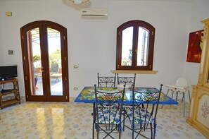 Dining - Luxury house with large terrace and sea view (Marina San Gregorio)