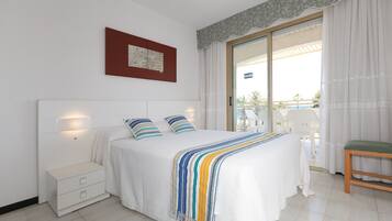 1 slaapkamer, een strijkplank/strijkijzer, beddengoed