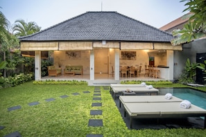 3-Bedroom Villa | Zimmersafe, Verdunkelungsvorhänge, schallisolierte Zimmer