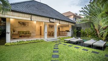 3-Bedroom Villa | Garden view