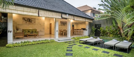 3-Bedroom Villa | Blick auf den Garten