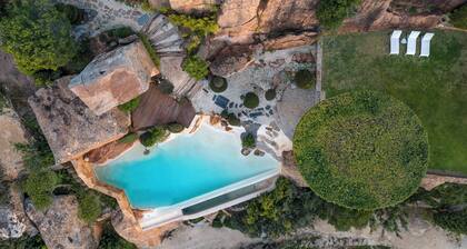 "Elegance and Comfort at the Stone House - Finca Love Garden"