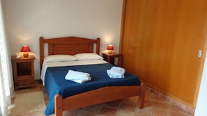 3 chambres, fer et planche à repasser, lit parapluie, Wi-Fi gratuit