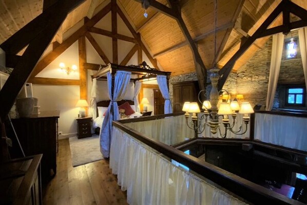 3 bedrooms, iron/ironing board, travel crib, free WiFi - Historic home in the Monts D'Arrée now a dog-friendly gîte with swimming pool (Bretagne)