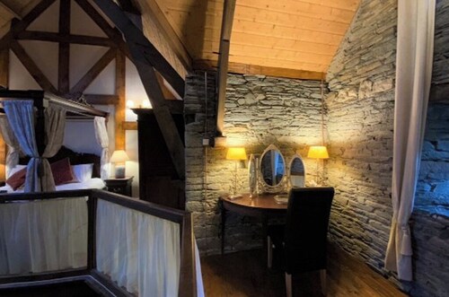 Historic home in the Monts D'Arrée now a dog-friendly gîte with swimming pool