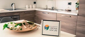 Frigorifero, forno, piano cottura, lavastoviglie