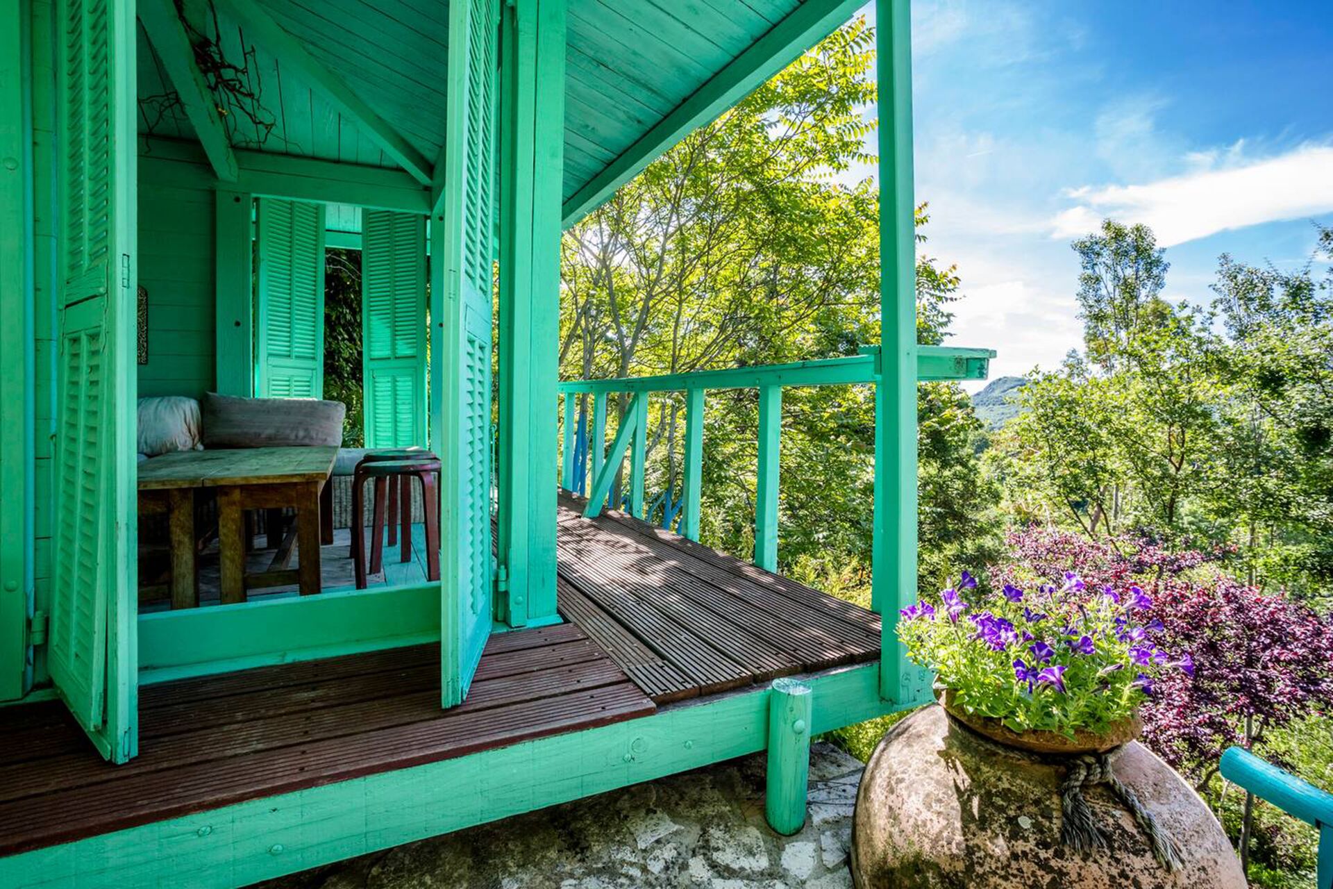 World famous garden offers luxury suite in designer style.