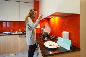 Réfrigérateur, micro-ondes, four, lave-vaisselle