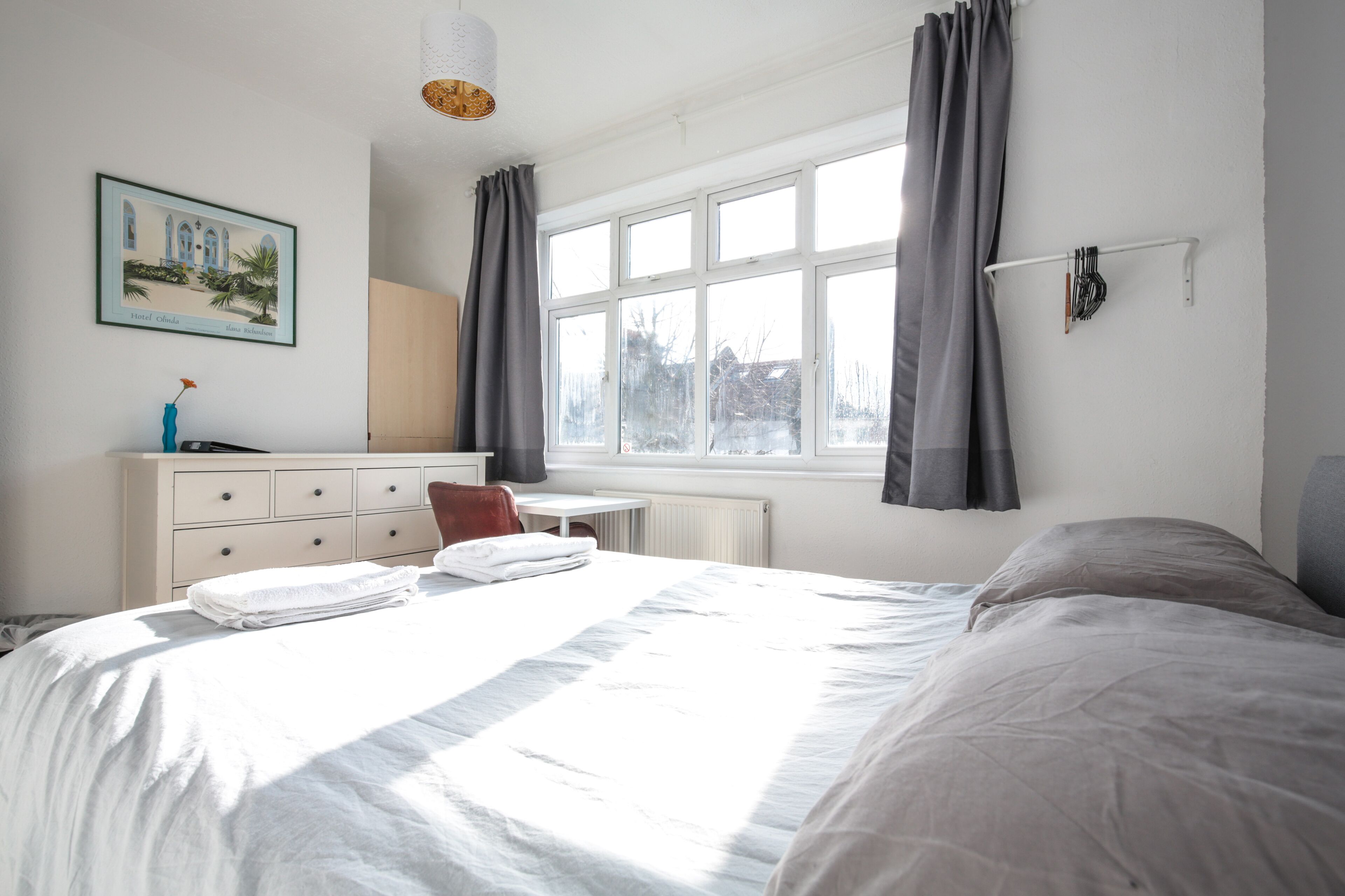 Spacious apartment sleeps 11 guests 15mins to central London