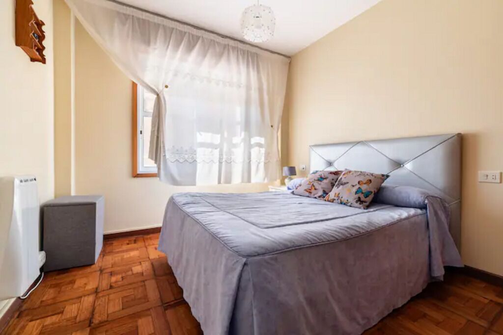 3 slaapkamers, een strijkplank/strijkijzer, reisbedje, gratis wifi