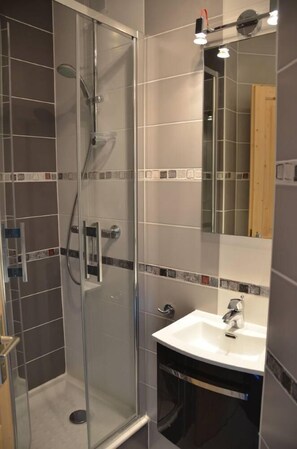 Dusj og hårføner