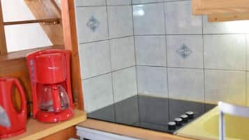 Réfrigérateur, micro-ondes, plaque de cuisson, lave-vaisselle