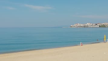 Una spiaggia nelle vicinanze