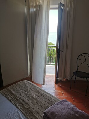 4 bedrooms, iron/ironing board, travel crib, bed sheets