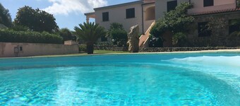 San Teodoro, FANTASTIQUE APPARTEMENT AVEC PISCINE ET GRANDE TERRASSE