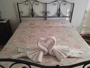 1 chambre, fer et planche Ă repasser, draps fournis