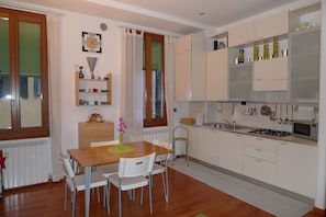 Fridge, microwave, stovetop, coffee/tea maker - Apartment/ flat - Venezia (Venezia)