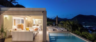 Spacious villa with heated pool!