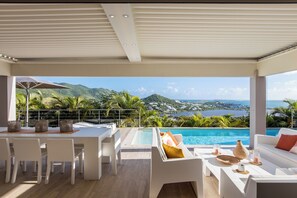 A heated pool - Spacious villa with heated pool! (Mont Vernon)