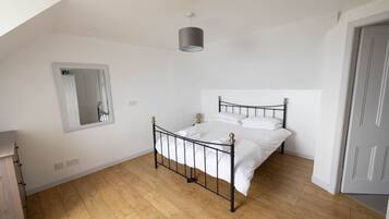 4 soverom, strykejern/-brett, reiseseng for barn og wi-fi (inkludert)