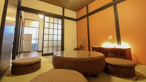 A traditional Japanese room with tatami flooring, a low table with cushions, and sliding doors. - JQ Villa Kyoto Higashikujo (Kyoto)