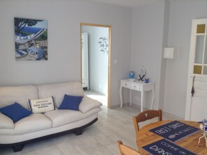 Télévision, baby-foot